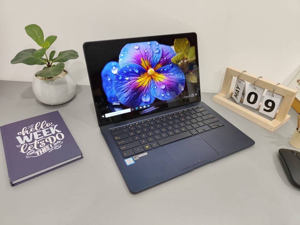 Asus Zenbook 70278