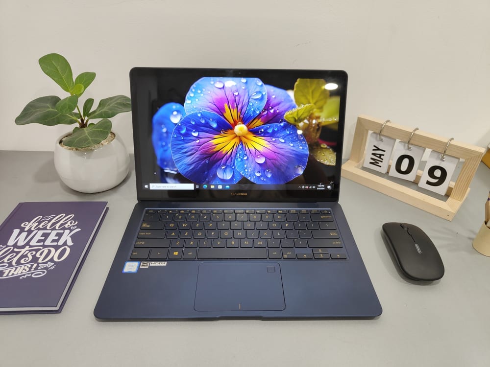 Asus Zenbook 70278