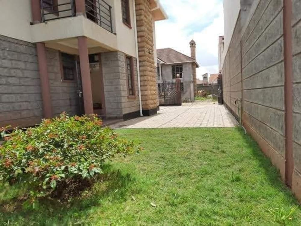 4 bedroom Townhouse for rent in Varsityville estate