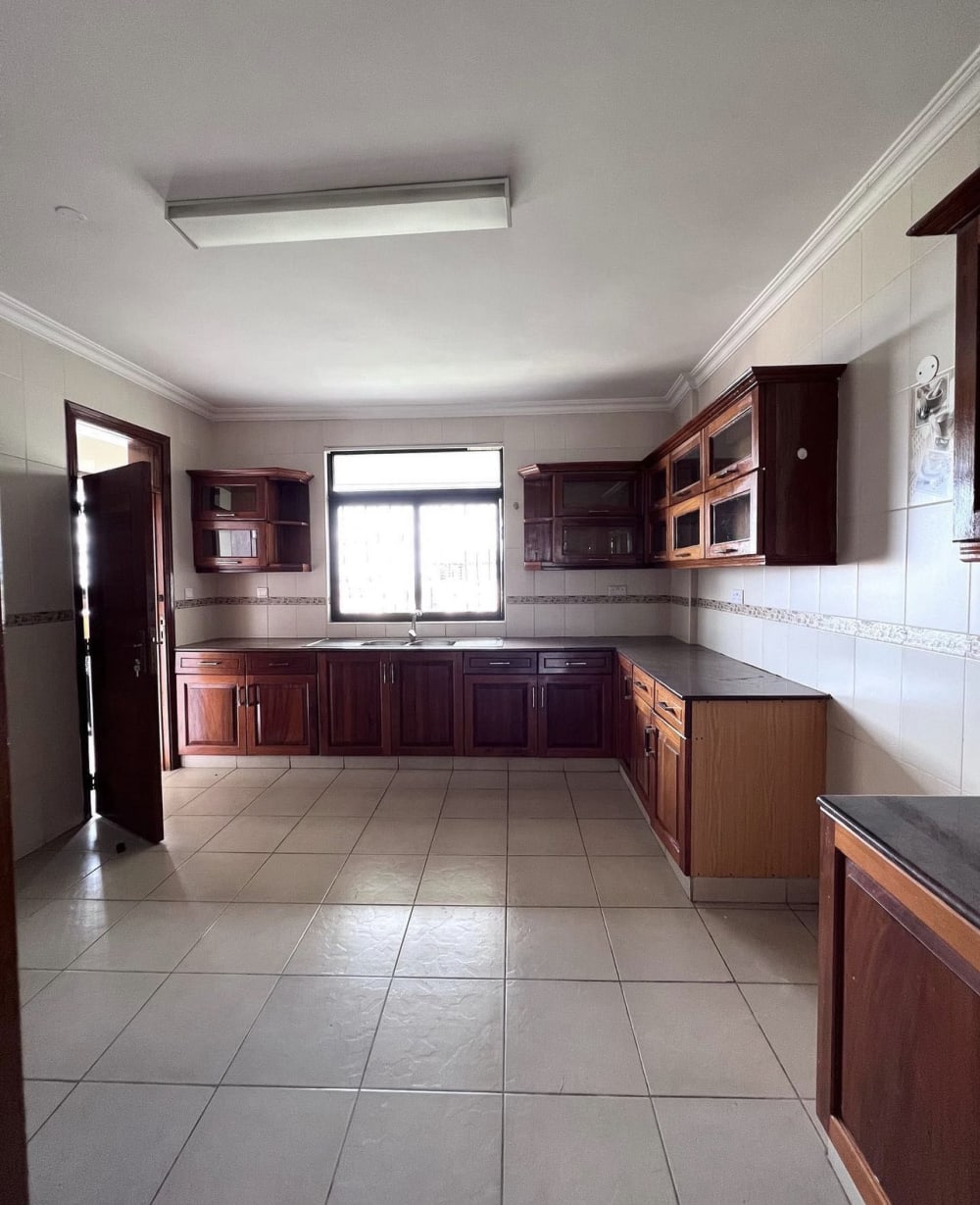 4 bedroom Duplex for rent in Along Argwings Kodhek Road