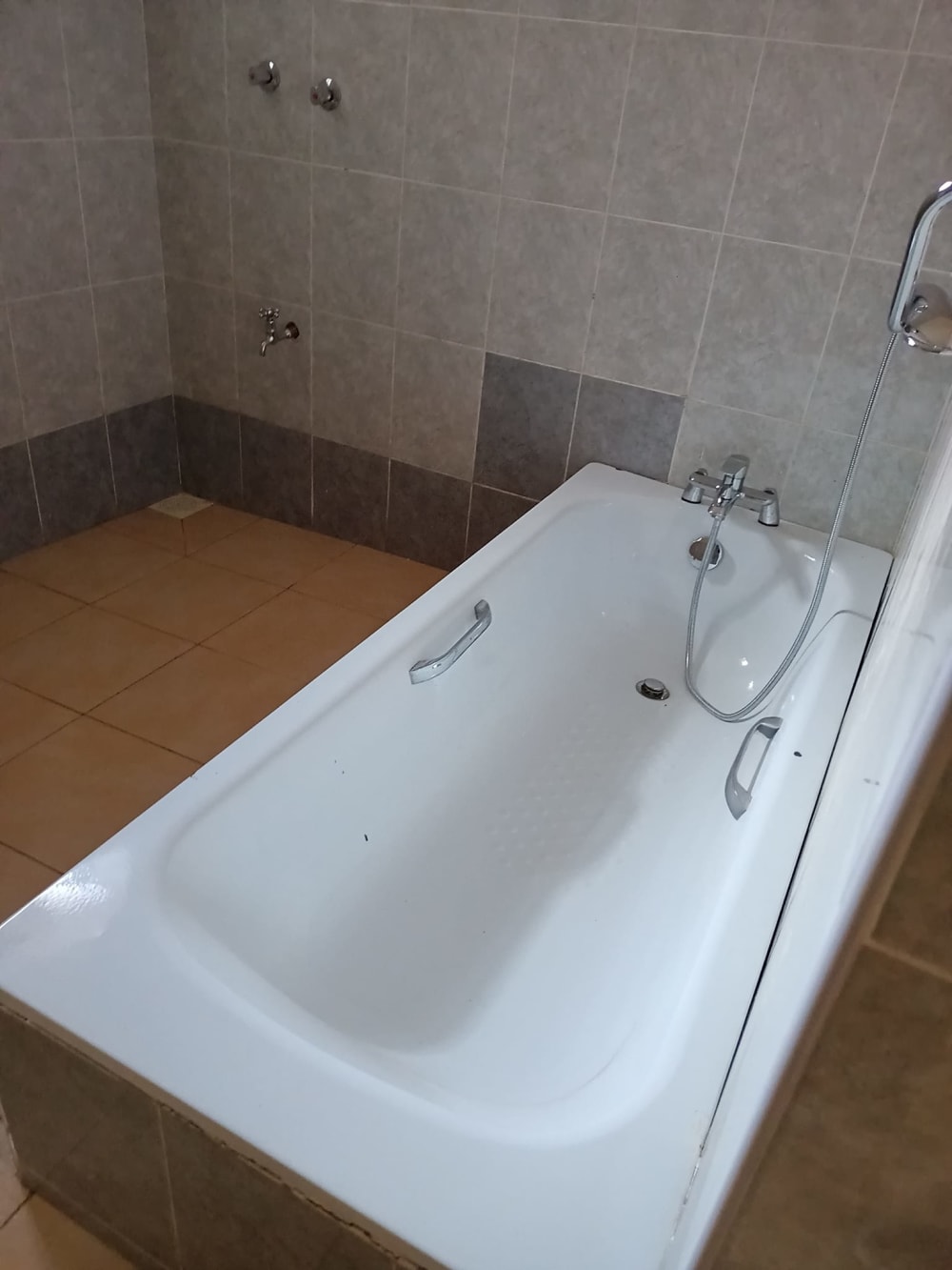 3 bedroom House for rent in Kenyatta Road opposite New Rain Hotel