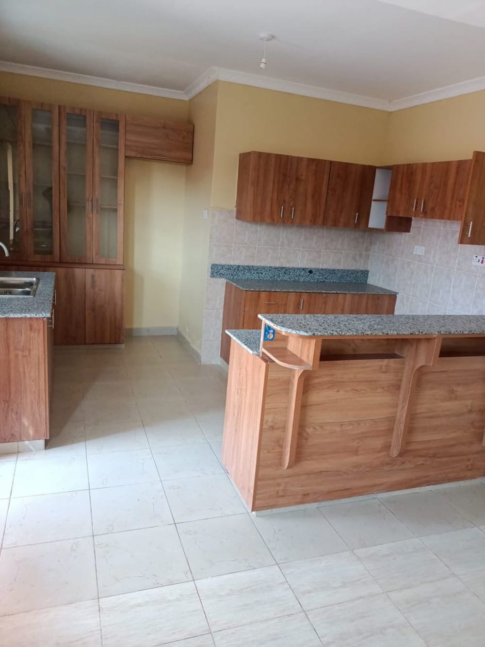 3 bedroom House for rent in Kenyatta Road opposite New Rain Hotel