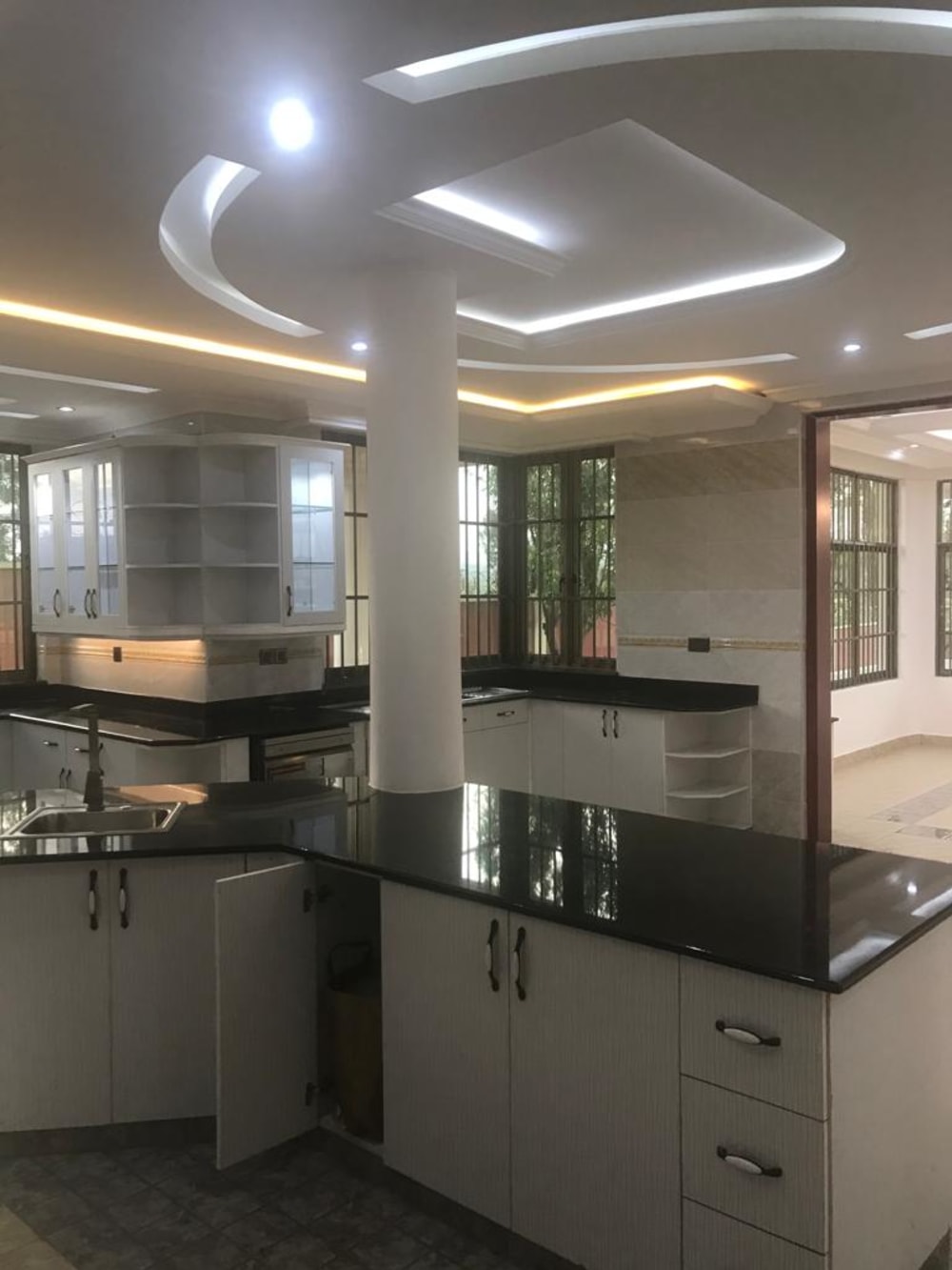 6 bedroom Mansion for rent in Runda