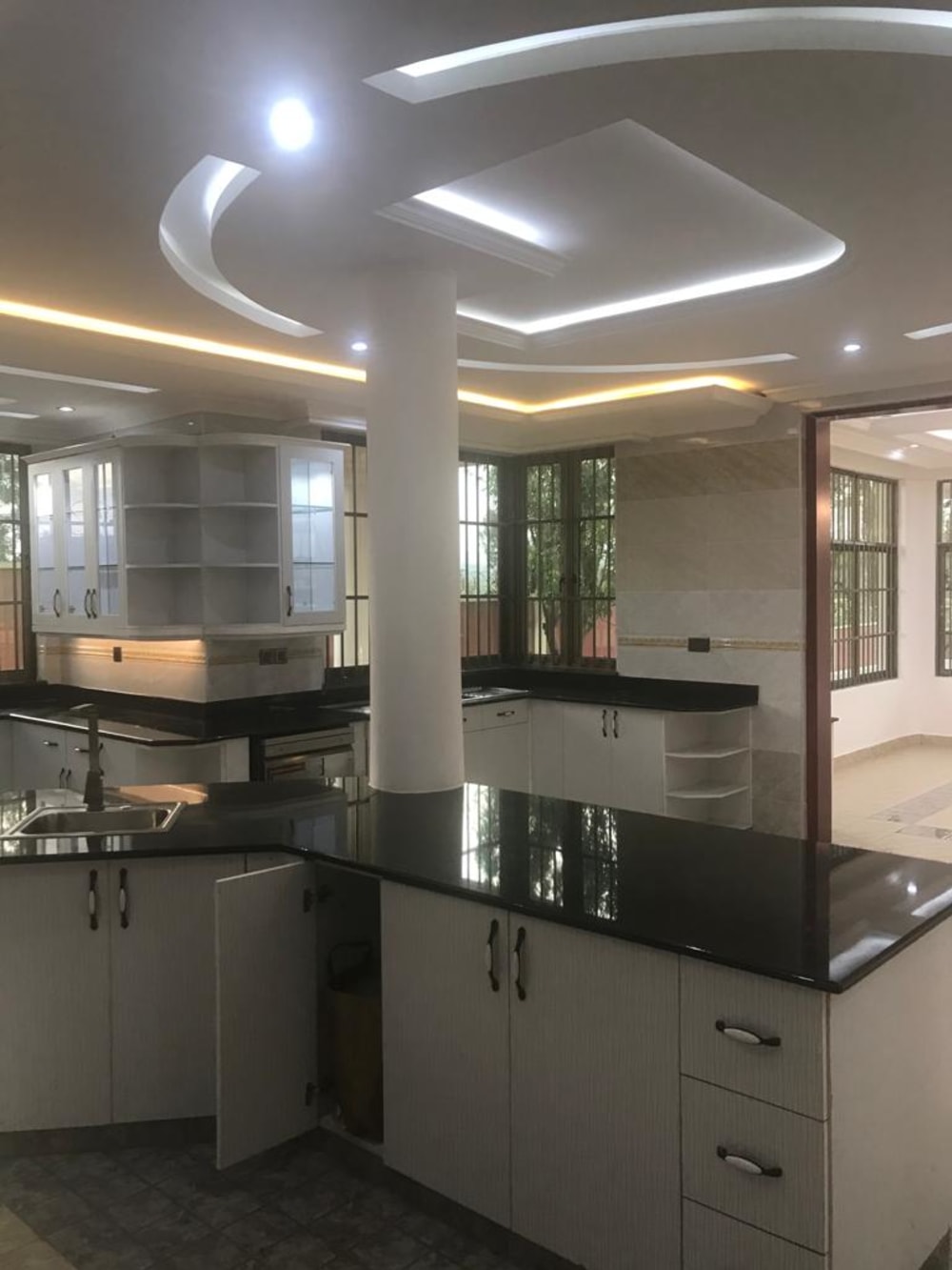 6 bedroom Mansion for rent in Runda