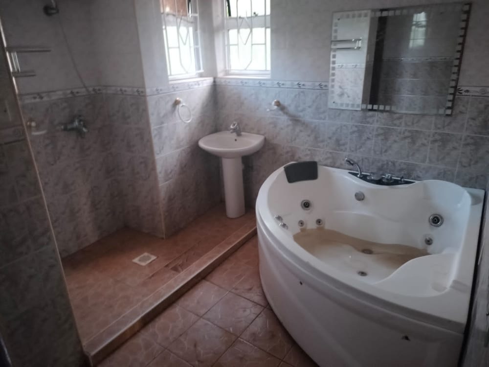 6 bedroom House for rent in Old Kisturu