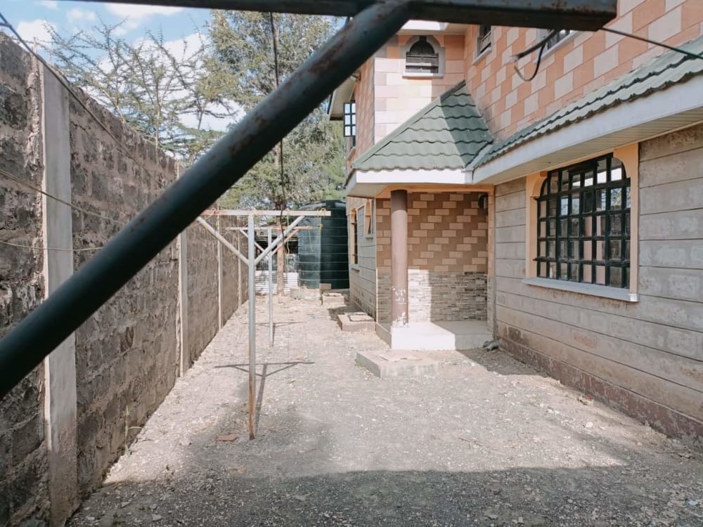 6 bedroom Mansion for sale in Kitengela