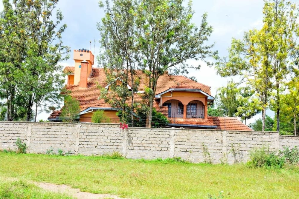 5 bedroom Mansion for sale in Kitengel