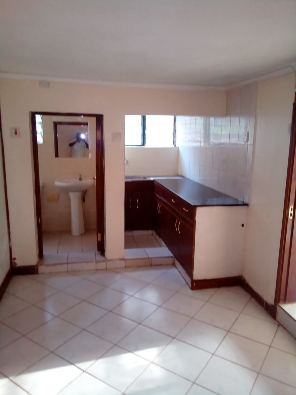 1 bedroom Apartment for rent in Rhapta road