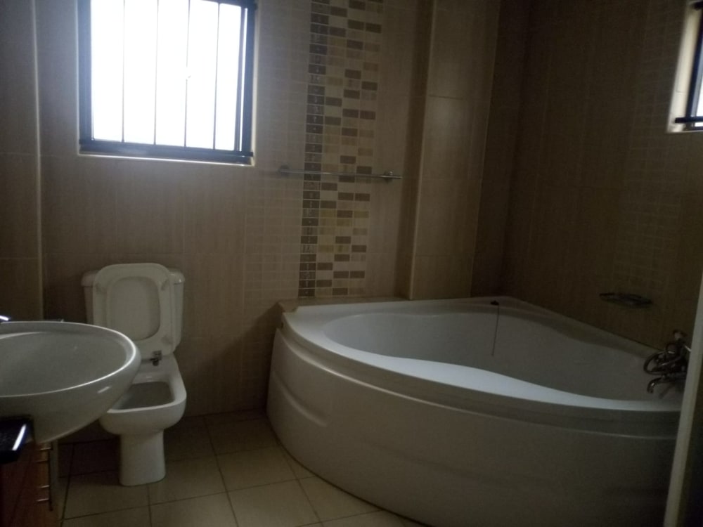 4 bedroom Apartment for rent in Hatheru Road