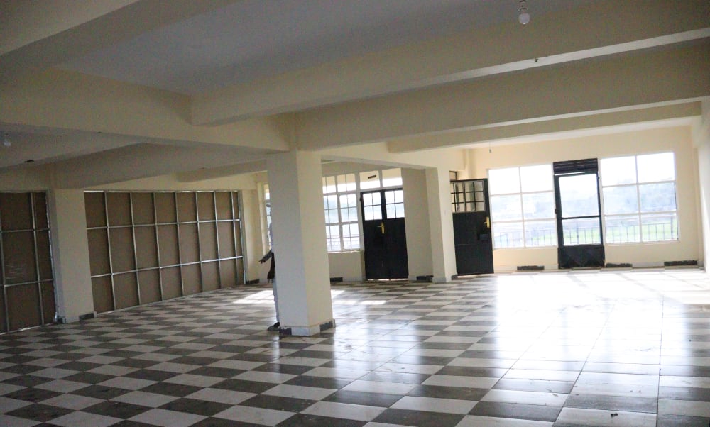 Commercial for rent in Three Unit Apartment - Kamakis