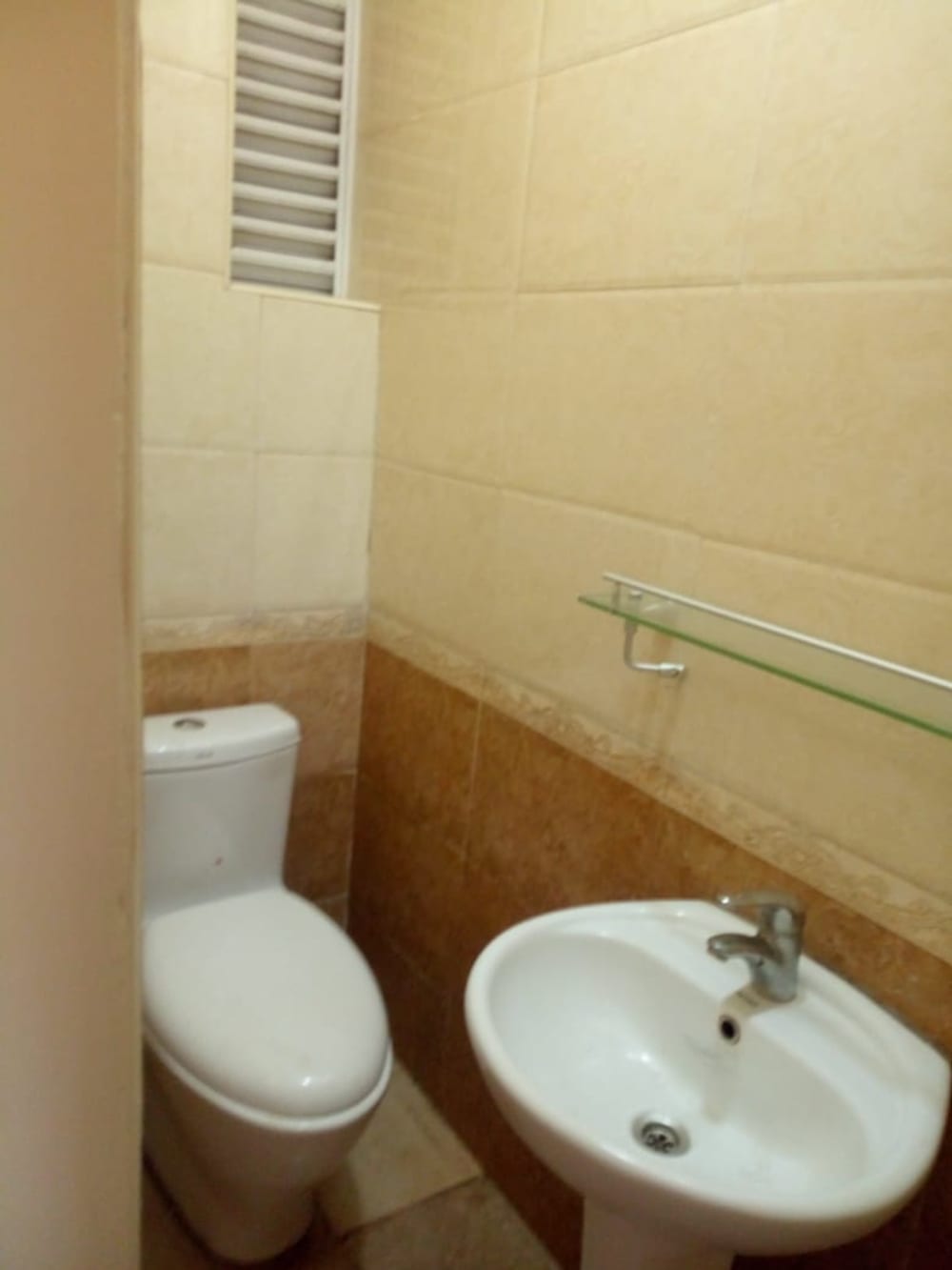 4 bedroom Apartment for rent in Hatheru Road