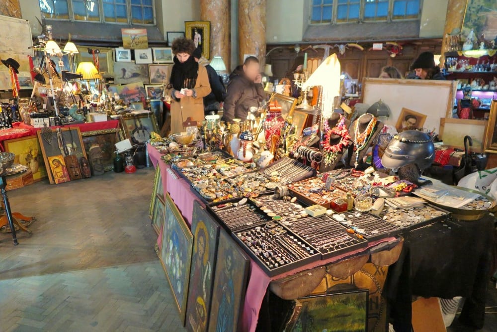 פריטי וינטג', ענתיקות ופריטי אספנות בשוק האמנות Bazar