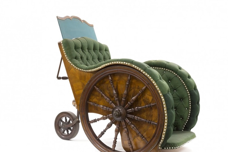 כסא הגלגלים של אליזבת כריסטינה, מתוך אוסף הרהיטים הקיסרי