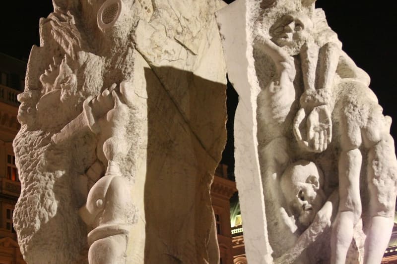 אנדרטה לזכר קרבנות מלחמת העולם השנייה והפאשיזם