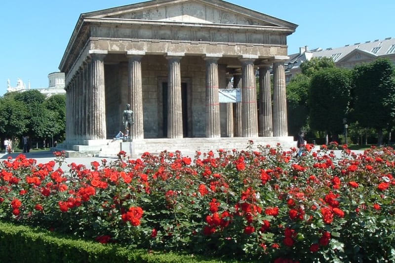 מקדש תֶזֶאוּס בפוֹלקסגָארטֶן