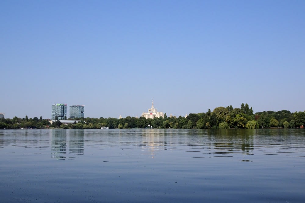 אגם חֶרֶסטרֶאוּ בחלק הצפוני של בוקרשט