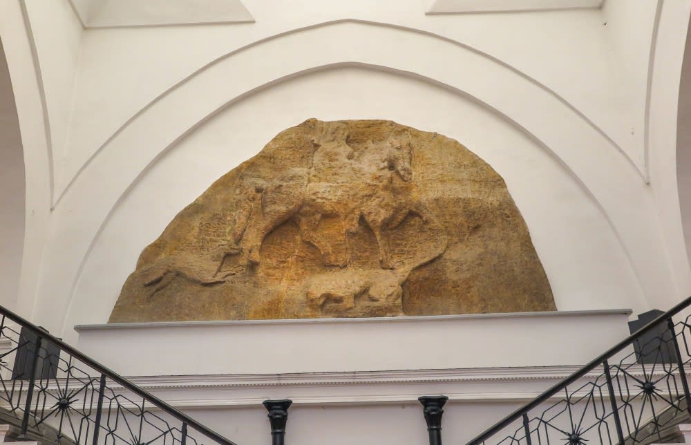 העתק הפרש ממדרה במוזיאון הלאומי לארכאולוגיה