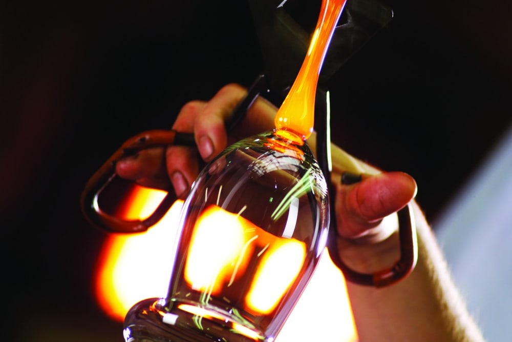 תהליך הייצור במפעל כוסות היין רידֶל