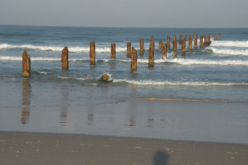 שרידי המזח בחוף בית ינאי