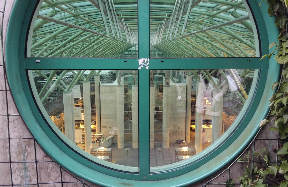 גג ספריית אוניברסיטת ורשה