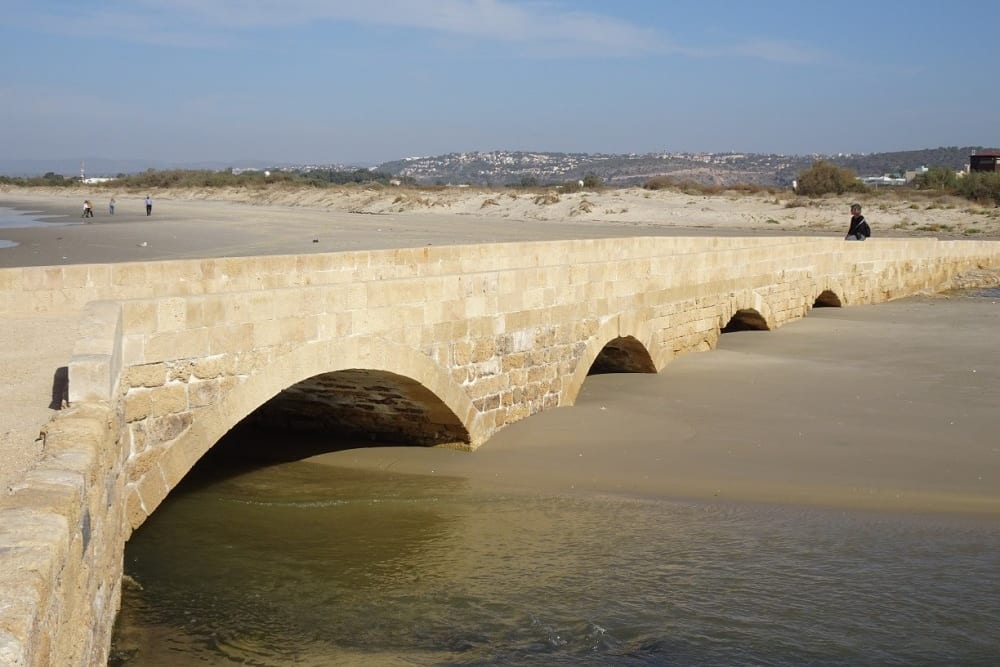 גשר מעל נחל תנינים