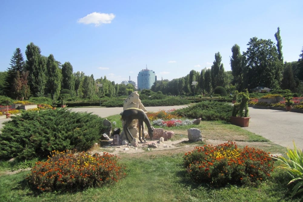 פארק המלך מיכאי הראשון הוא מקום מפלט נהדר מהסביבה העירונית הסואנת