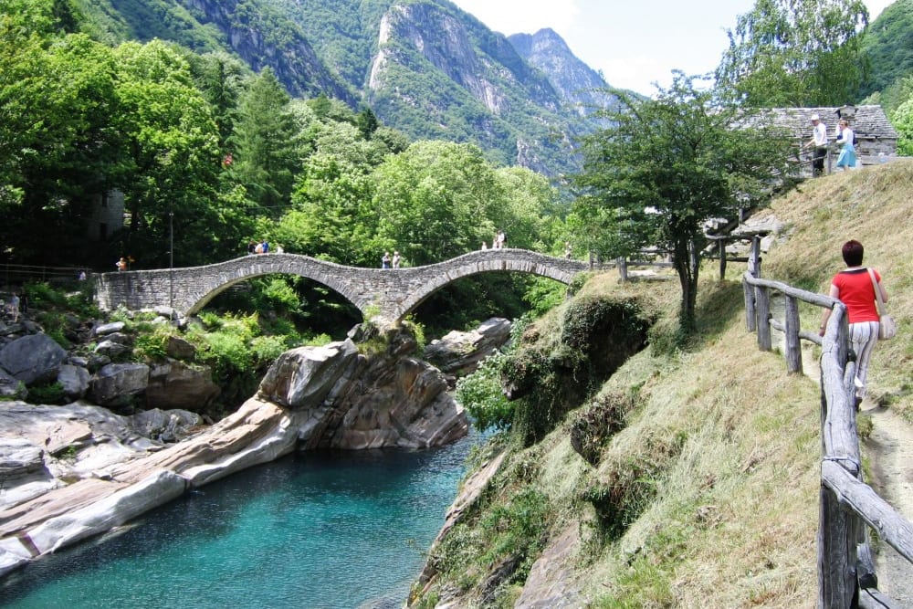 פונטי די סאלטי, גשר אבן עתיק מעל הנהר בעמק וֶרזאסקָה