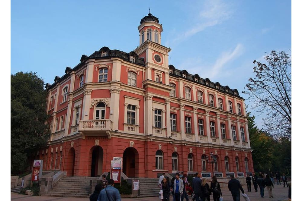 תיאטרון פלבן - מוסד תרבות איכותי במבנה איכותי לא פחות