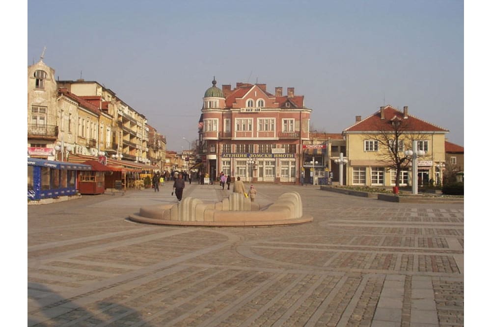 כיכר החירות - לב עיר־הנמל לום