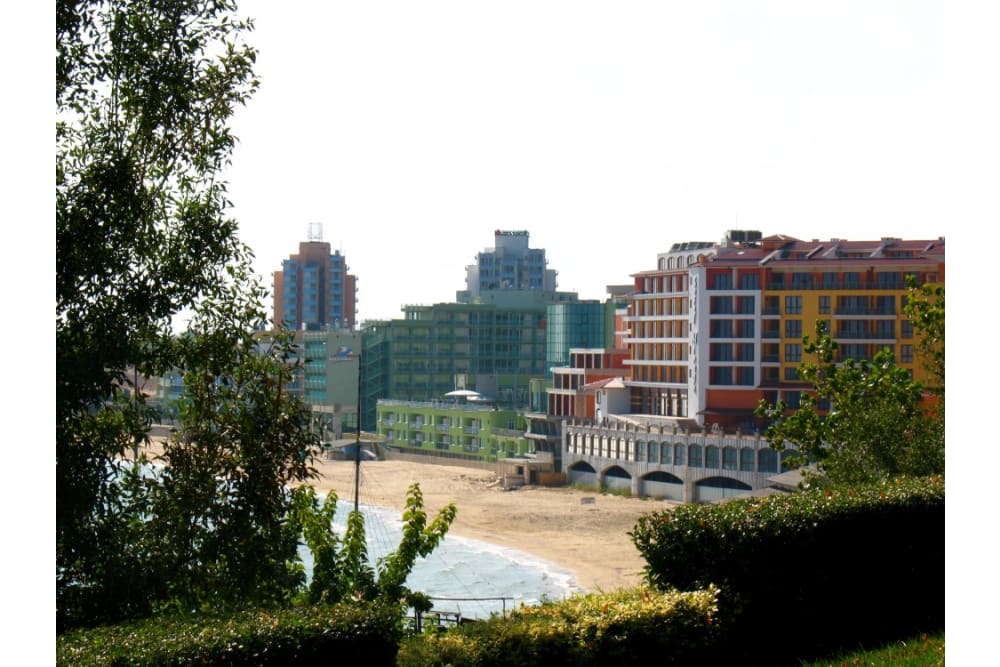 הצצה לחוף הרוסי - חוף הרחצה הציבורי בנסבר החדשה