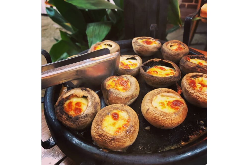 פטריות ממולאות או לא להיות - כי גם לצמחונים מגיע ליהנות בנסבר!