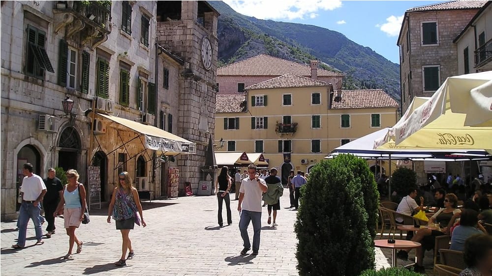 כיכר הנשק בעיר העתיקה בקוֹטוֹר