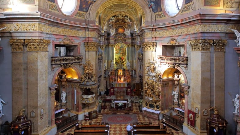 פנים כנסיית פטרוס הקדוש