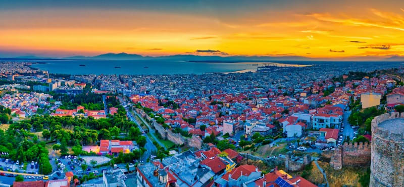 העיר סלוניקי בעת השקיעה