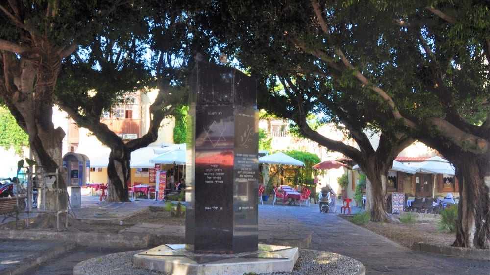 כיכר הקדושים היהודיים (אתר <span class='num-10 poi_bullet_num'></span> ביום זה)