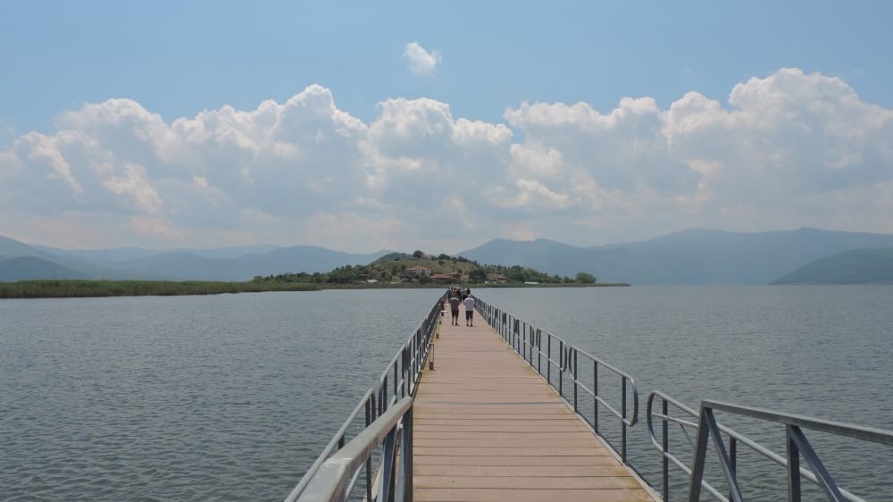 גשר אָגיוֹס אָכיליוֹס