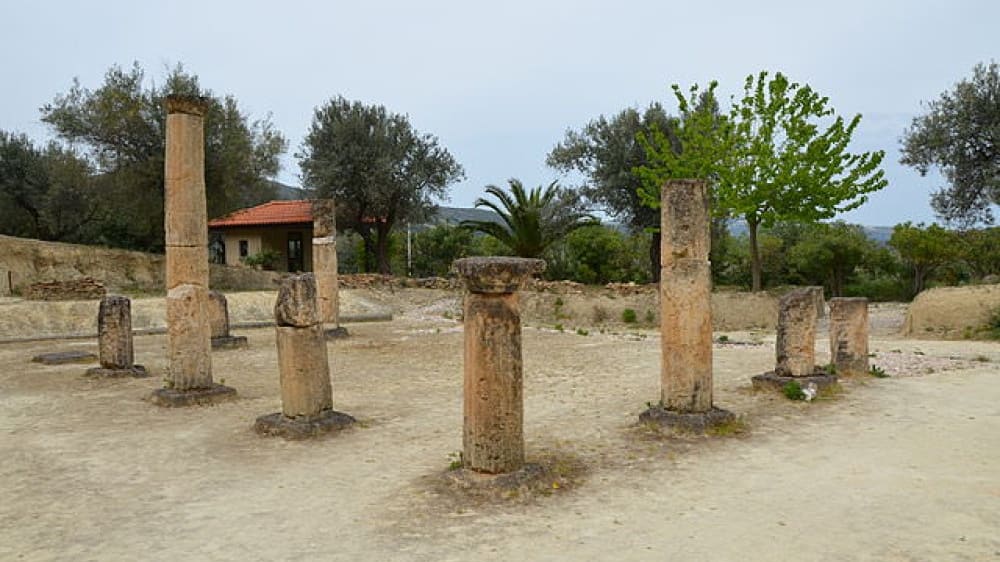 חדר ההלבשה באצטדיון העתיק בנֶמֶאָה