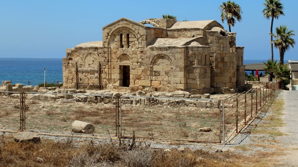 אָיוֹס פילוֹן