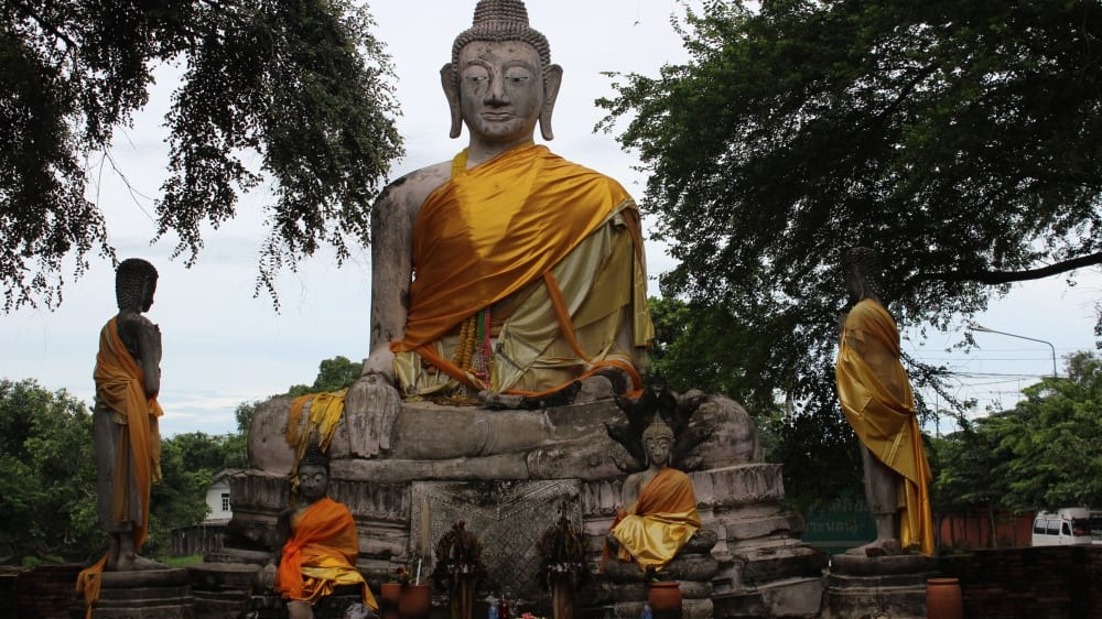 פסל בודהה באתר העתיקות אָיוּתאיָה