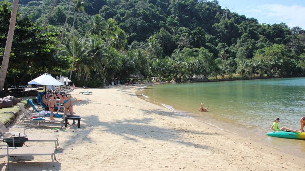 החוף הרגוע של מפרץ בָּאילאן