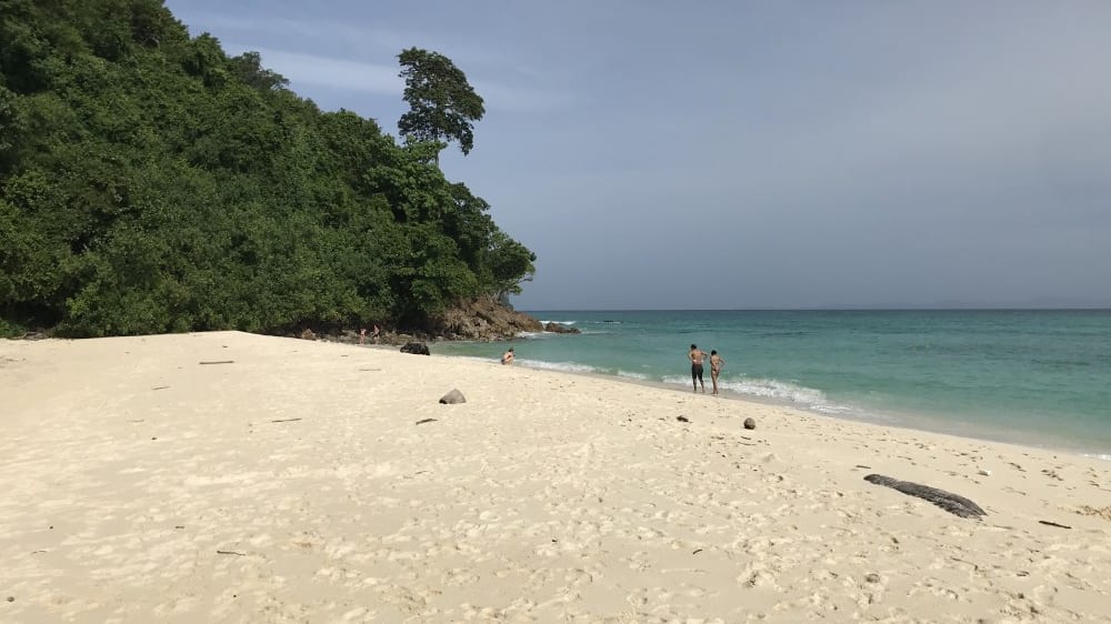 האי בָּמבּוּ המבודד