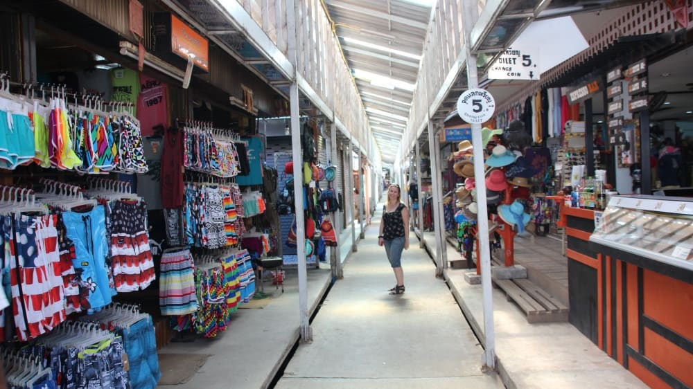 שוק של כפר הדייגים בּאנג בָּאוֹ