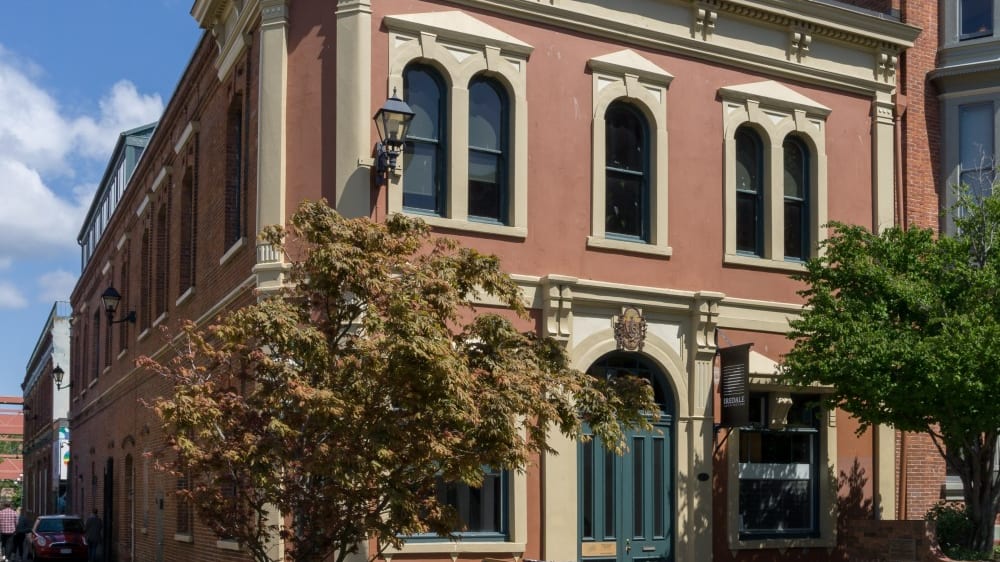 מקדונלד בּלוֹק בבּאסטיוֹן סקוֶור