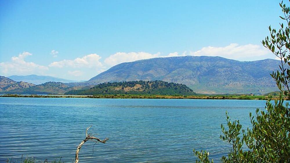 שיט באגם בוּטְרינְט