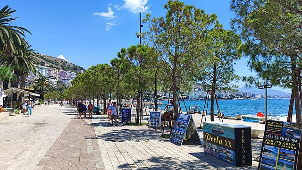 הטיילת לאורך שדרות חאסן תאסיני