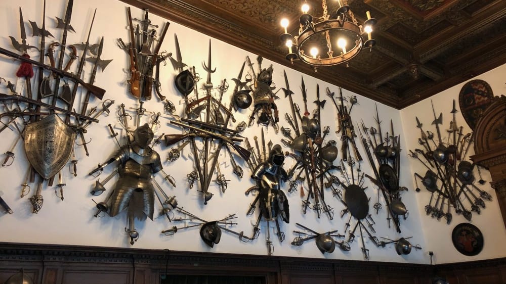 הנשקיה בארמון פֶּלֶש