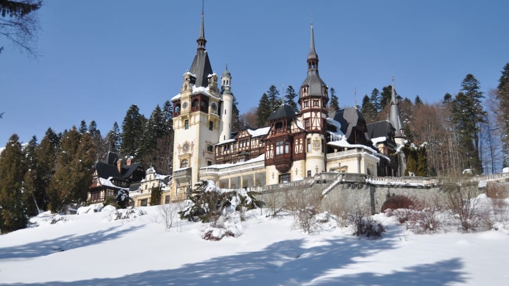 ארמון פֶּלֶש