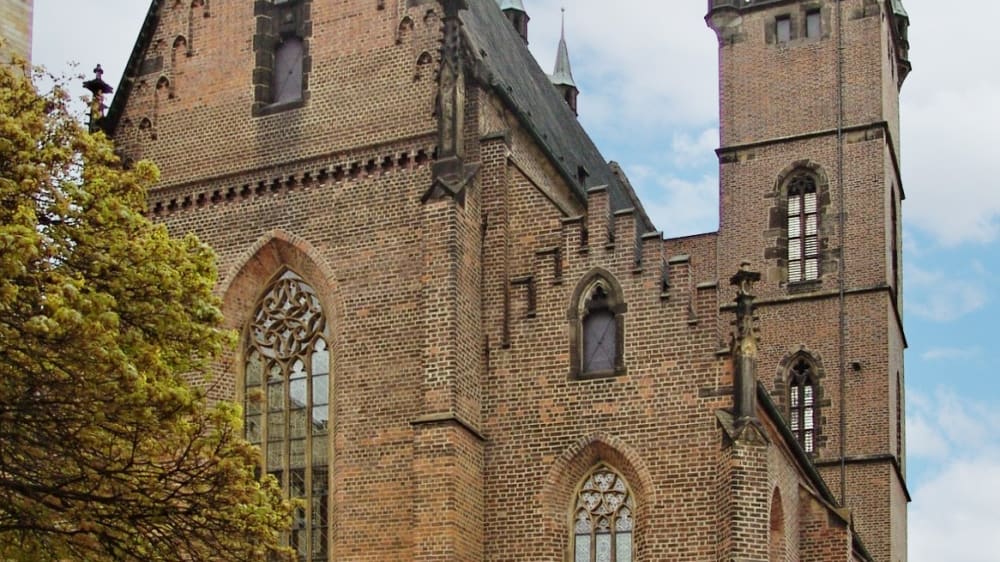 קתדרלת רוח הקודש בהְראדֶץ קְראלוֹבֶה