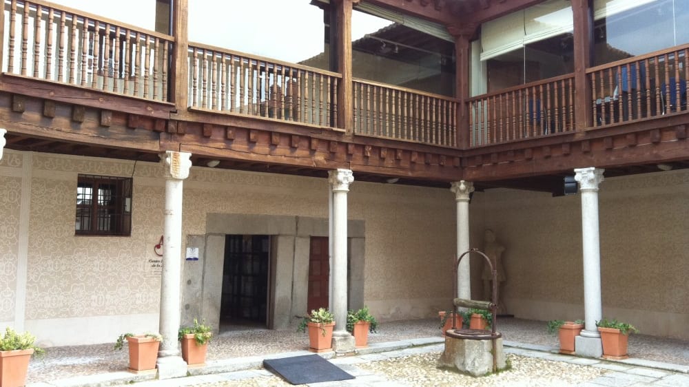 החצר הפנימית של המרכז הדידקטי