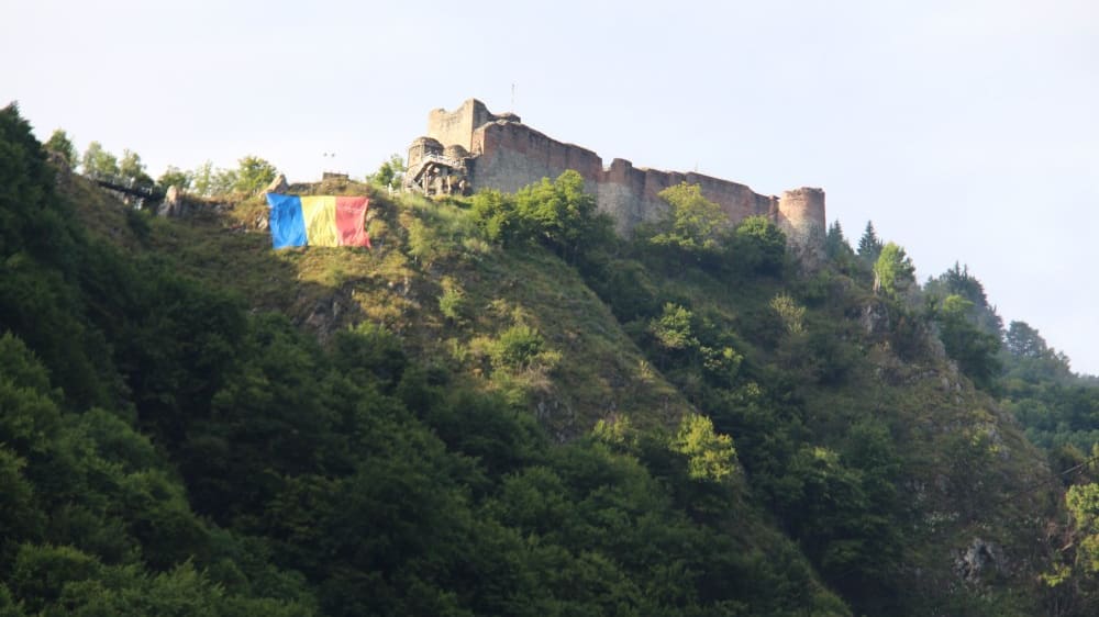 מצודת פואנרי - צילום מהכביש